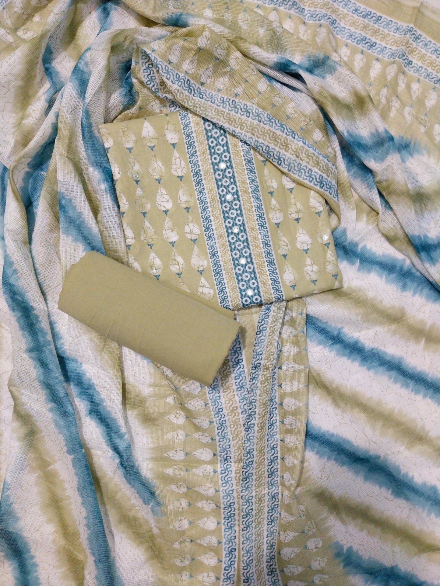 PRINTED TOP WITH PLAIN BOTTOM