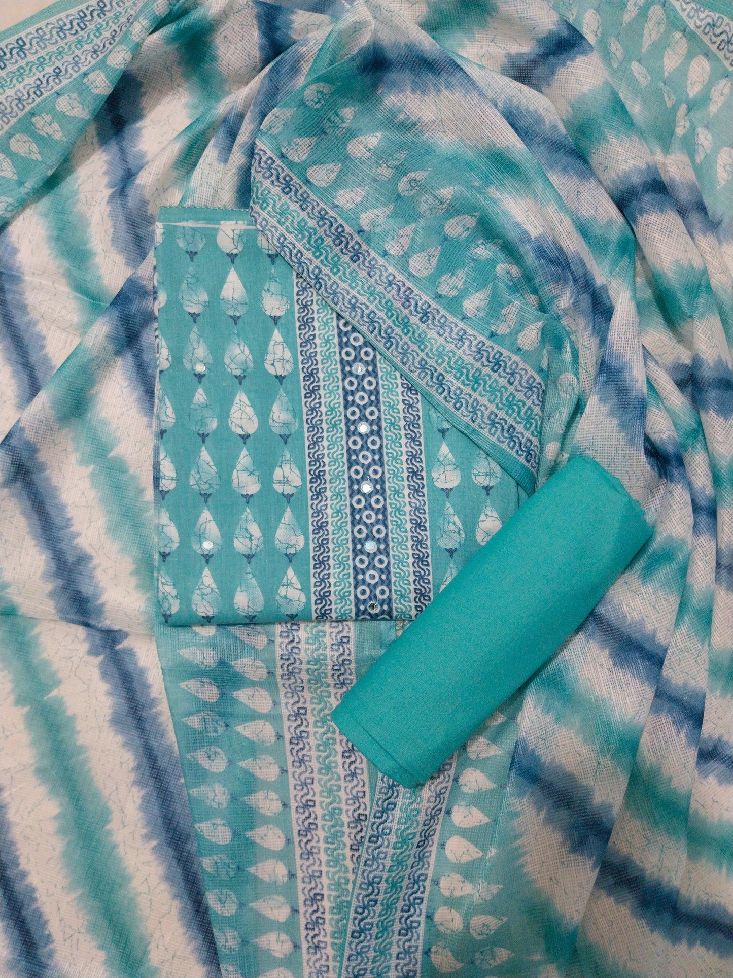 PRINTED TOP WITH PLAIN BOTTOM