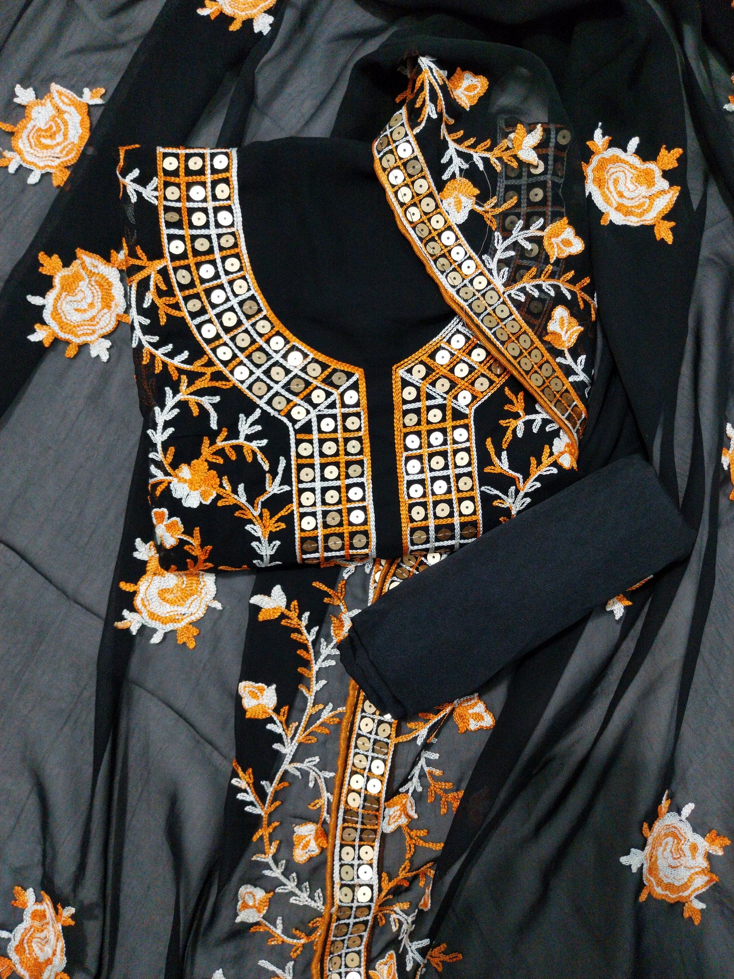 KANTH EMBROIDED TOP WITH PLAIN BOTTOM